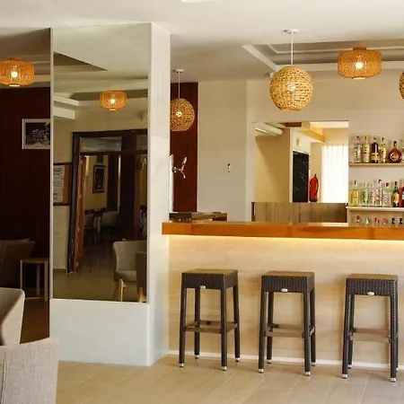 Iris - Only Adults فندق 3*