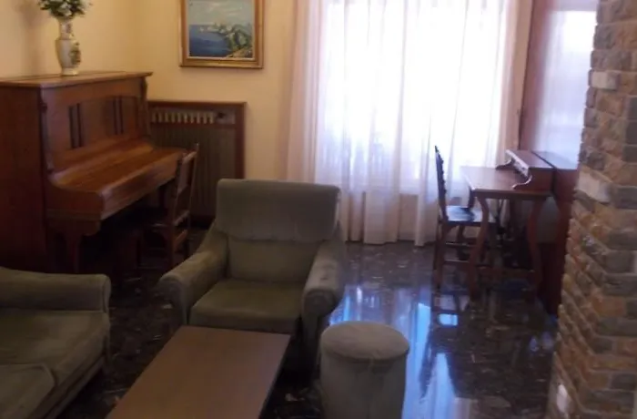 Iris - Only Adults 埃尔阿雷纳尔